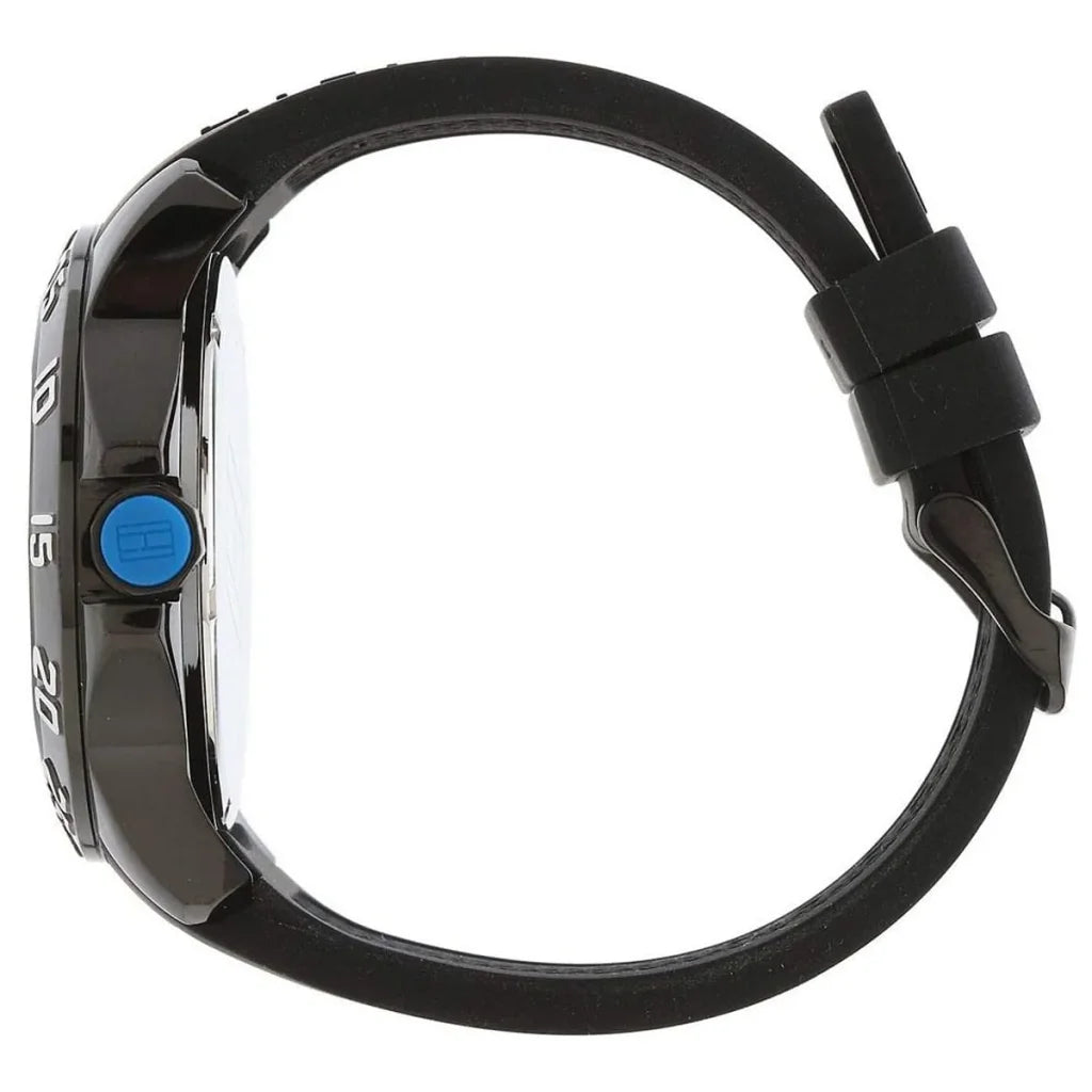 Black buckle on the durable black silicone strap of the Tommy Hilfiger 1790983