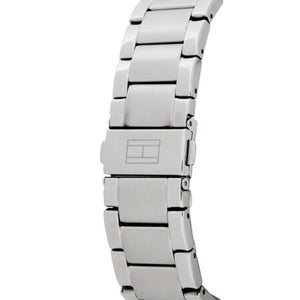 Silver-tone deployment clasp on the stainless steel bracelet of the Tommy Hilfiger 1791397