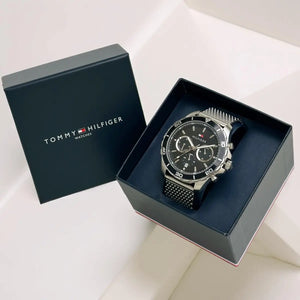 Silver-tone sliding clasp on the stainless steel mesh strap of the Tommy Hilfiger 1792092