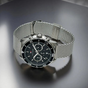 Side profile view of the 11mm silver case of the Tommy Hilfiger 1792092