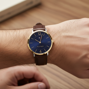 Close up of the navy sunray dial and gold-tone hands oClose up of the navy sunray dial and gold-tone hands of Tommy Hilfiger 1710354f Tommy Hilfiger 1710354