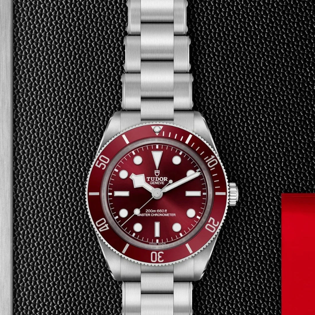 Tudor Black Bay 58 M7939A1A0RU-0002 men's automatic dive watch, 39mm stainless steel case, burgundy dial, steel bracelet – flat-lay view