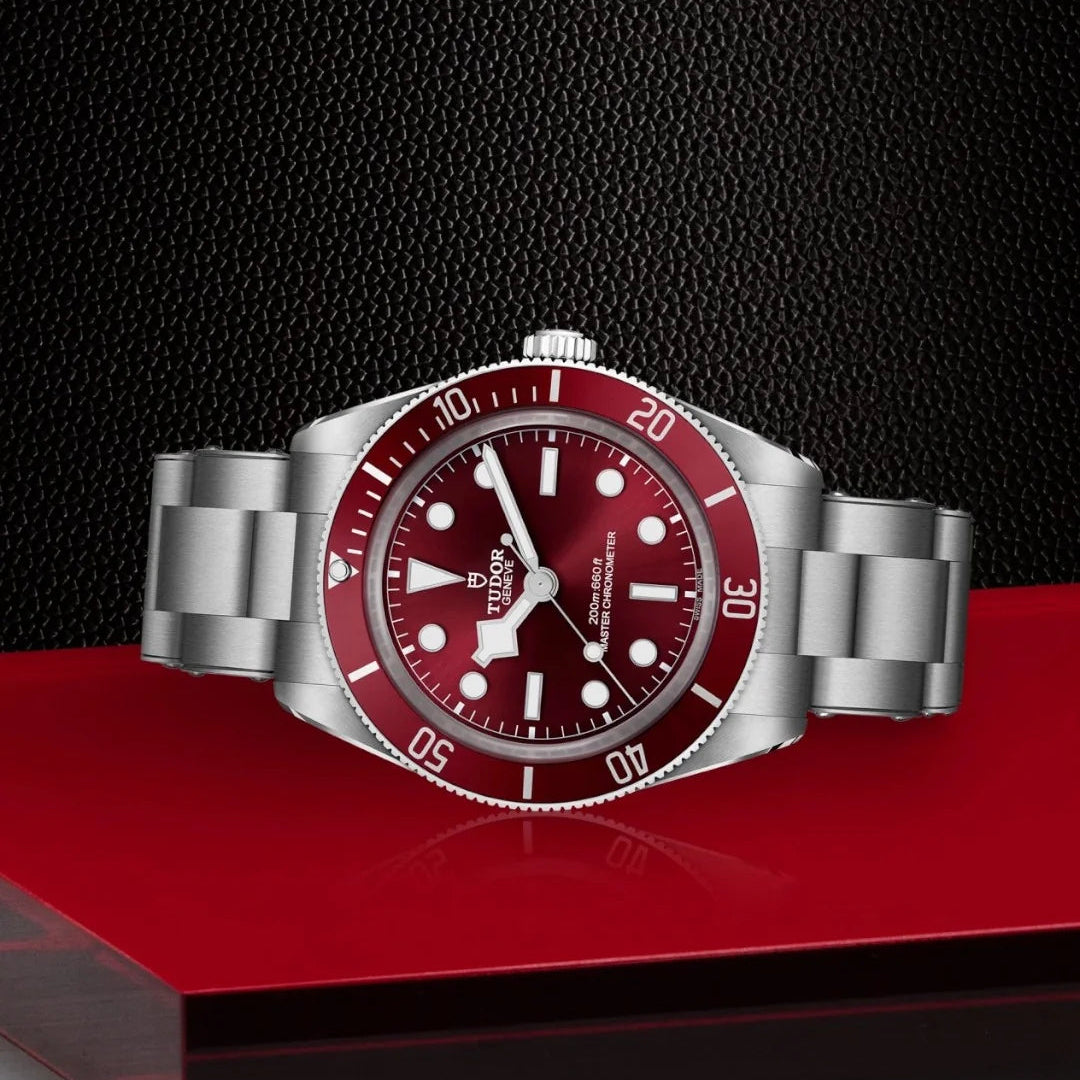 Tudor Black Bay 58 M7939A1A0RU-0002 men's automatic dive watch, 39mm stainless steel case, burgundy dial, steel bracelet – lying-down view