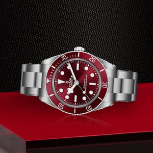 Tudor Black Bay 58 M7939A1A0RU-0002 men's automatic dive watch, 39mm stainless steel case, burgundy dial, steel bracelet – lying-down view