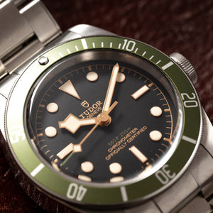 Tudor Black Bay Harrods Edition M79230G-0001 men's automatic dive watch, 41mm stainless steel case, black dial, green bezel, steel bracelet – dial close-up