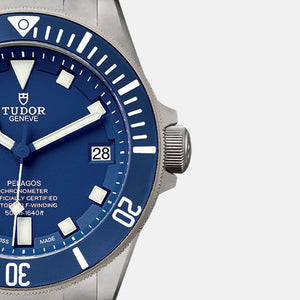 Tudor Pelagos M25600TB-0001 men's automatic dive watch, 42mm titanium case, blue dial, titanium bracelet – dial close-up