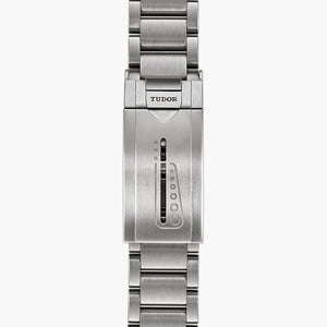Tudor Pelagos M25600TN-0001 men's automatic dive watch, 42mm titanium case, black dial, titanium bracelet – bracelet clasp view