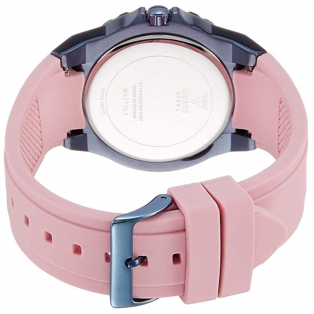 Photo of the blue buckle on the pink rubber strap of Guess W0775L5